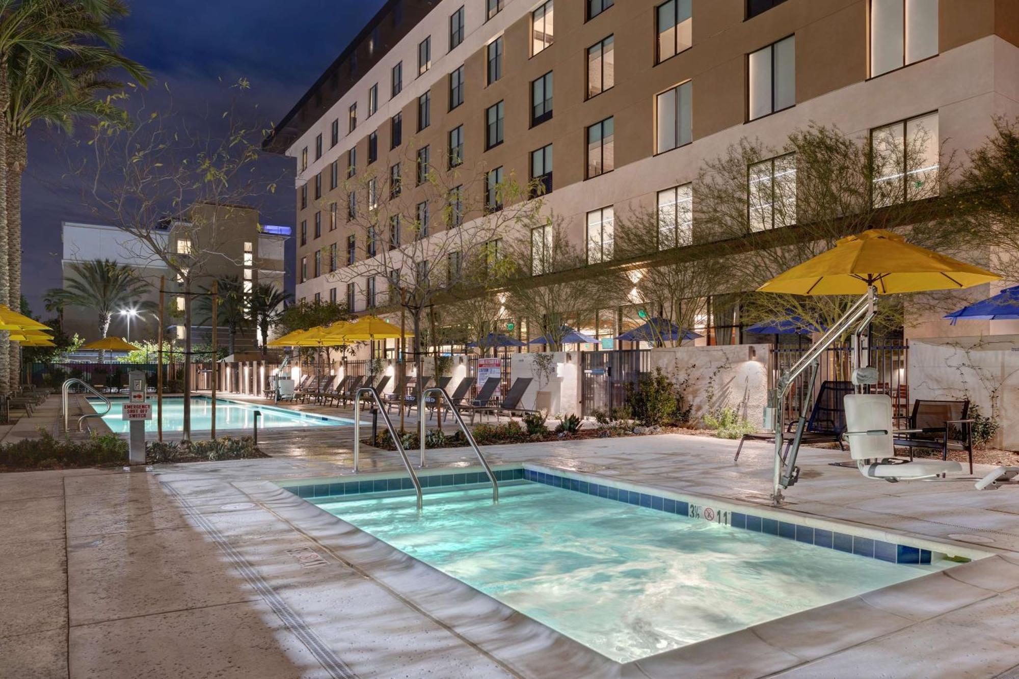 Hilton Garden Inn Anaheim Resort Экстерьер фото