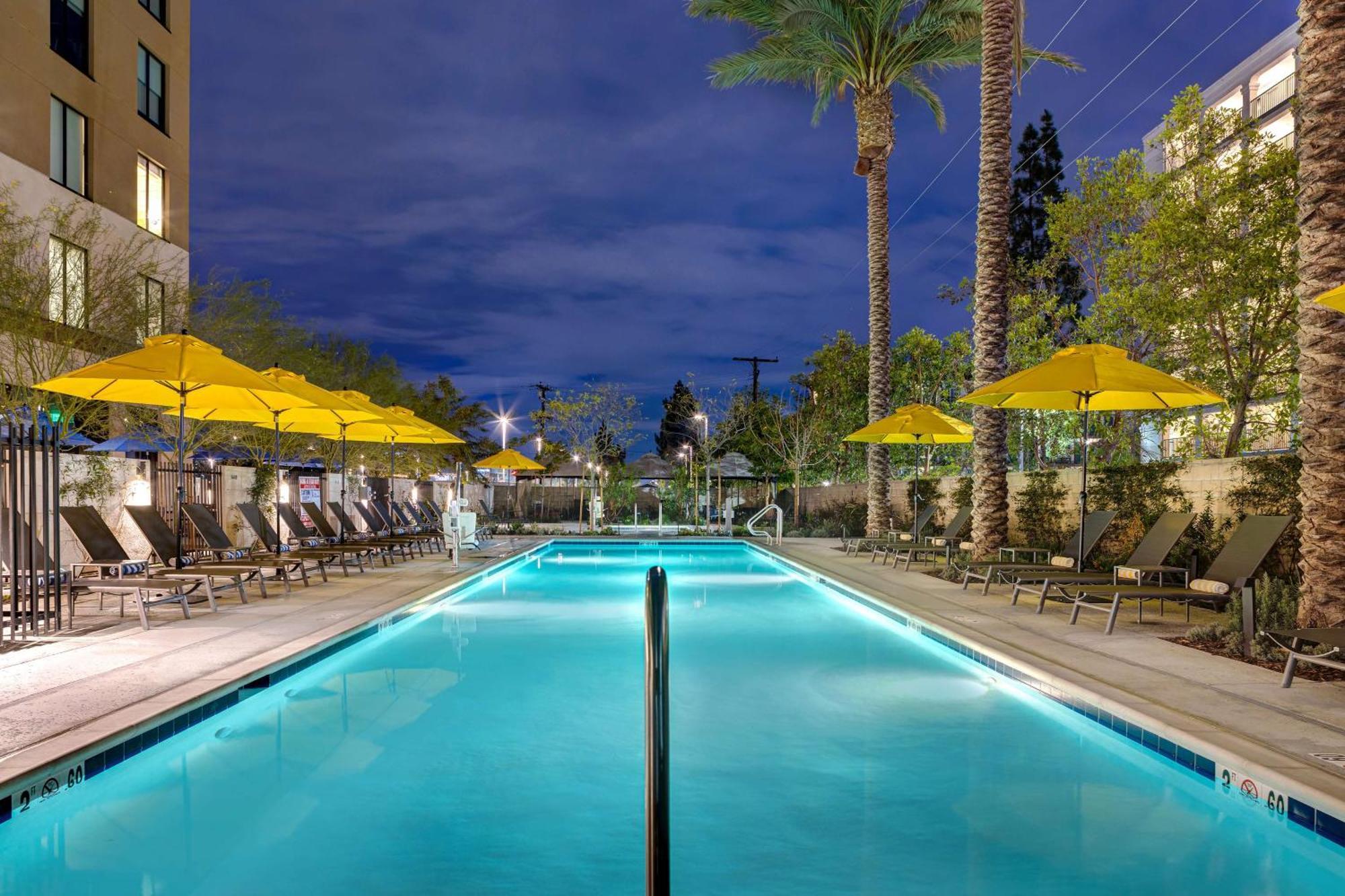 Hilton Garden Inn Anaheim Resort Экстерьер фото