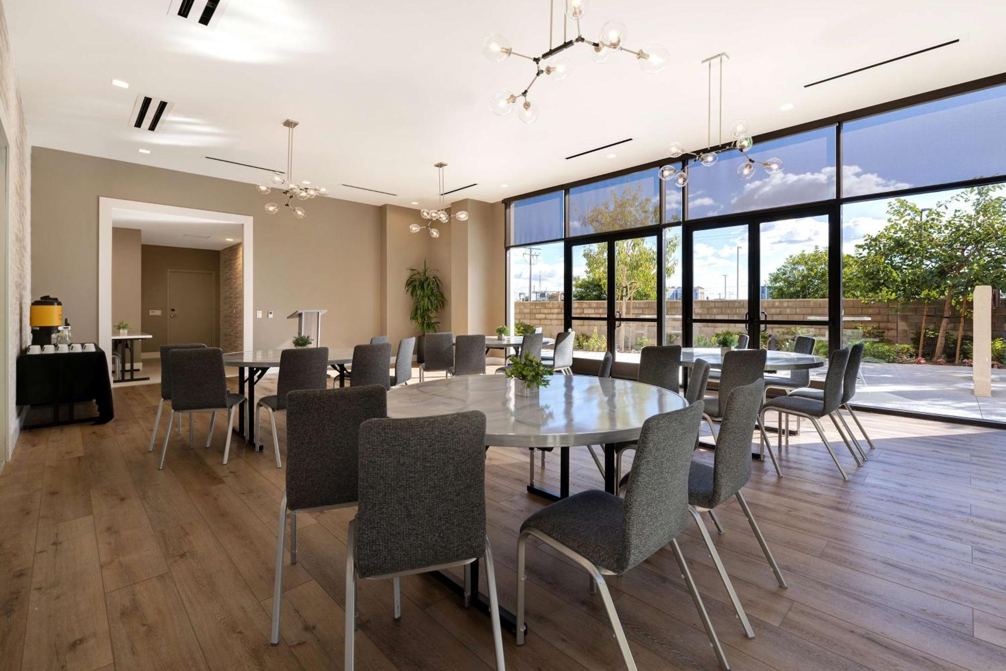 Hilton Garden Inn Anaheim Resort Экстерьер фото